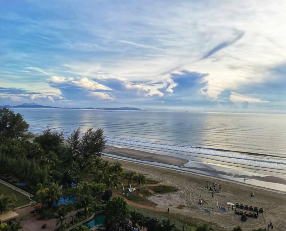 Timurbay Seafront Holiday Pool & Seaview 콴탄 외부 사진